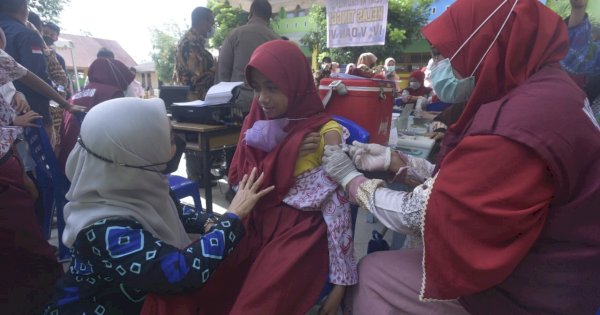 Bupati Indah Sebut Vaksinasi Merdeka Anak jadi Solusi Regenerasi di Lutra 