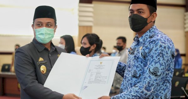 Serahkan Petikan SK PNS 2019, Ini Imbauan Plt Gubernur Sulsel