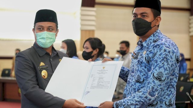 Serahkan Petikan SK PNS 2019, Ini Imbauan Plt Gubernur Sulsel