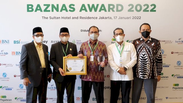 Wali Kota Makassar Dianugerahi Penghargaan Baznas Award 2022