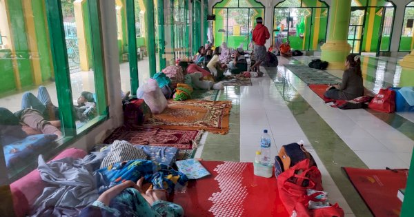 Antisipasi Banjir, Ratusan Warga Makassar Pilih Mengungsi Lebih Awal