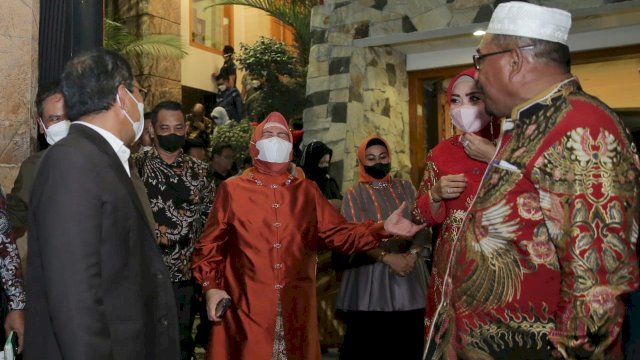Wali Kota Danny Jamu Makan Malam Gubernur Maluku Murad Ismail