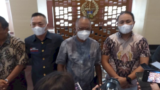 Rapat koordinasi antara Pemerintah Provinsi Sulsel, pengusaha ritel, Apindo, hingga distributor minyak goreng terkait harga minyak goreng yang dilaksanakan di Kantor Gubernur Sulsel, Jumat (28/1/2022). (Foto: ABATANEWS/Wahyuddin)