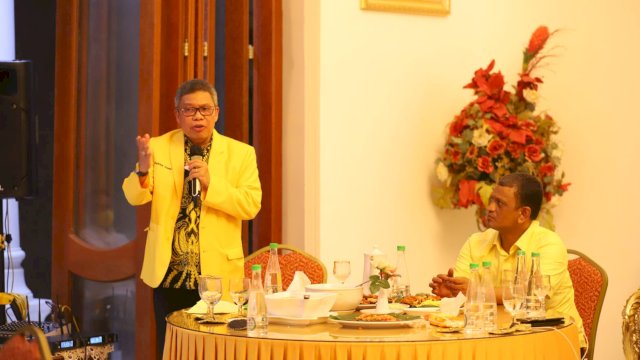 Ketua Golkar Sulsel, Taufan Pawe memerintahkan Ketua Golkar Wajo, dr Baso Rahmanuddin (DBR) untuk ikut perhelatan politik 2024 sebagai calon Bupati Wajo. (Foto; Abatanews/Imam Adzka)