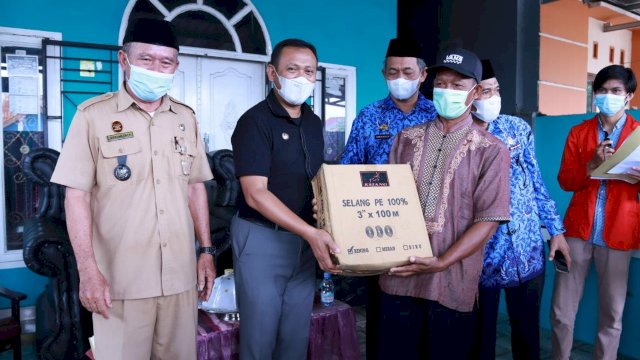 Bupati Takalar Serahkan BLT-DD 2021 untuk Masyarakat Desa Popo