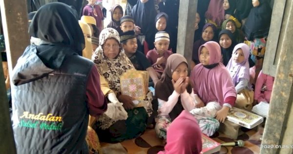 Tim Andalan Peduli Sulsel Salurkan Bantuan Al-Qur&#8217;an di Pinrang