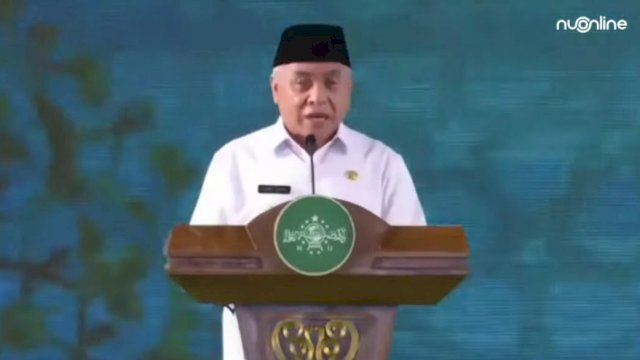 Gubernur Kalimantan Timur Isran Noor memberi sambutan dalam acara Pengukuhan Pengurus Besar Nahdlatul Ulama (PBNU) dan Harla ke-96 PBNU, di Balikpapan, Kalimantan Timur, pada Senin (31/1/2022). (Tangkapan layar YouTube NU Online) 