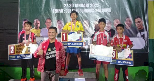 Karsa Mandiri Boyong Piala di Empat Ketogori Kejuaraan Bulu Tangkis Sulsel Cup