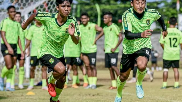 Pemain Persebaya Surabaya saat menggelar sesi latihan. (Foto: IG Persebaya Surabaya)