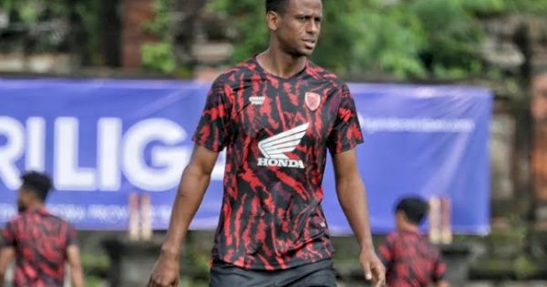 Belum Dimainkan, Striker PSM Gol Gol Mebrahtu Sudah Dilanda Cedera 