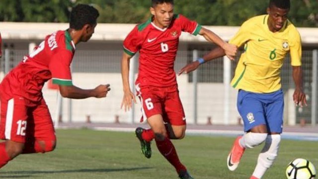 Momen Timnas Indonesia melawan Timnas Brasil di turnamen Tournoi Maurice Revello edisi 2017. (Ig @Tournoimrevello)