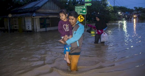 Banjir 3 Meter Rendam 2.008 Rumah di Banjar, 3.727 Warga Mengungsi