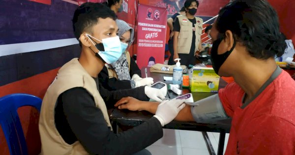 Meriahkan HUT PDIP, Baguna Sulsel Gelar Pengobatan Gratis