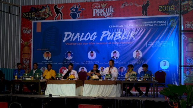 PP KPMP menggelar Dialog Publik yang menghadirkan tokoh lintas partai di pelataran Hotel M, pada Ahad (20/2/2022) malam. (Foto: ABATANEWS/Imam) 