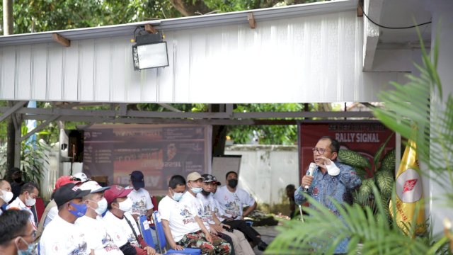 Wali Kota Makassar Moh Ramdhan "Danny" Pomanto menghadiri sekaligus memberikan sambutan pada kegiatan Rally Fox Hunting yang digelar Organisasi Amatir Radio Indonesia (ORARI) lokal Makassar. (Foto: ABATANEWS/Wahyuddin)