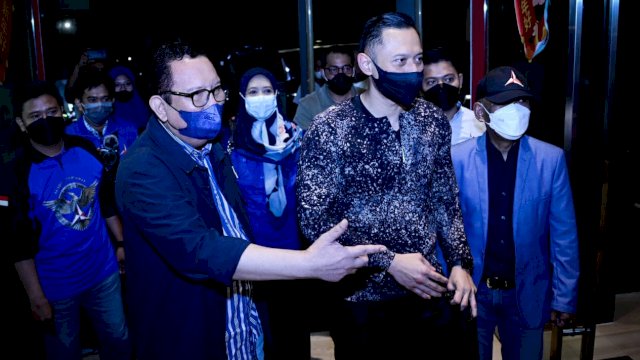 Ketua Umum Partai Demokrat AHY tiba di Hotel Claro Makassar, Selasa (15/2/2022) malam. (Foto: Abatanews/Imam)