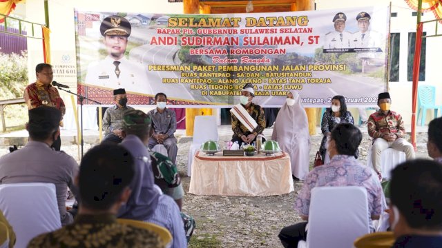 Plt Gubernur Sulsel, Andi Sudirman Sulaiman menghadiri peresmian pemanfaatan jalan Provinsi pada ruas Rantepao-Sa'dan-Batusitanduk, ruas Rantepao - Alang-alang - Batas Tana Toraja, ruas Tedong Bonga - Batas Luwu, pada Minggu (20/2/2022). (Foto: ABATANEWS/Imam)