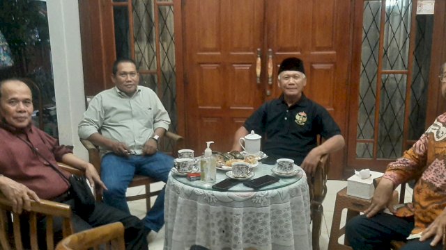 Badan Pengurus Pusat (BPP) Keluarga Kerukunan Luwu Raya (KKLR) tengah menjalankan dua prioritas utama yakni mendorong pembentukan Kabupaten Luwu Tengah dan menjadikan Luwu Raya sebagai Provinsi. 