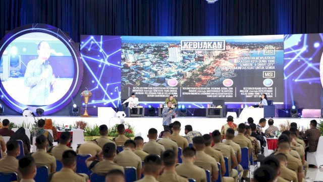 Wali Kota Makassar, Moh Ramdhan Pomanto saat kuliah umum di Kampus IPDN, Jatinangor, Jawa Barat, Kamis (24/2/2022). (foto: Humas Pemkot Makassar)