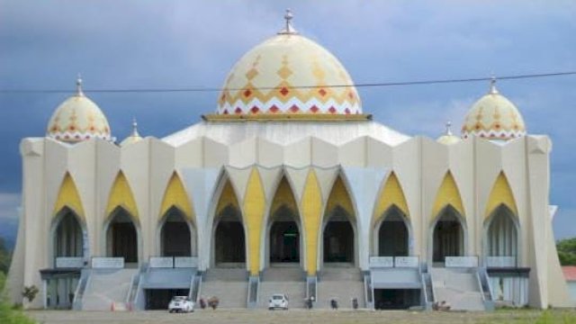 Penampakan Masjid Islamic Center Sinjai yang telah rampung dan mendapat kucuran anggaran dari Plt Gubernur Sulsel, Andi Sudirman Sulaiman sebesar Rp 19,3 Miliar.