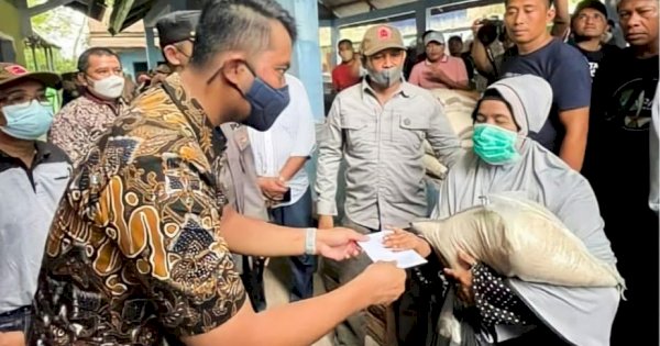 Pemprov Sulsel Salurkan 2 Ton Beras kepada Korban Kebakaran Pasar Sentral Sinjai