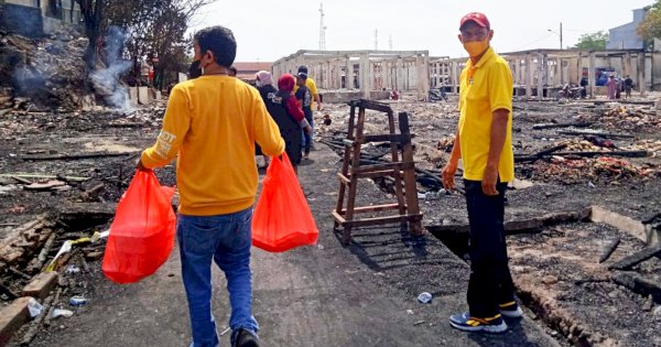 Kader Golkar Bantu Korban Kebakaran Pasar Sentral Sinjai