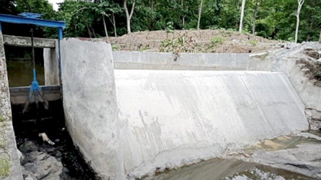 Bendung dan irigasi Alekarajae di Sidrap telah selesai dibangun dan akan mengaliri 690 hektare lahan pertanian di Sidrap. (Foto: Abatanews, Wahyuddin)