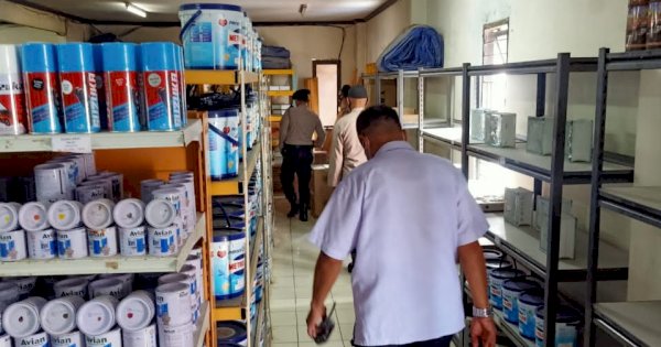 Toko di Makassar Terbakar Gegara Pegawai Buka Kaleng Tinner