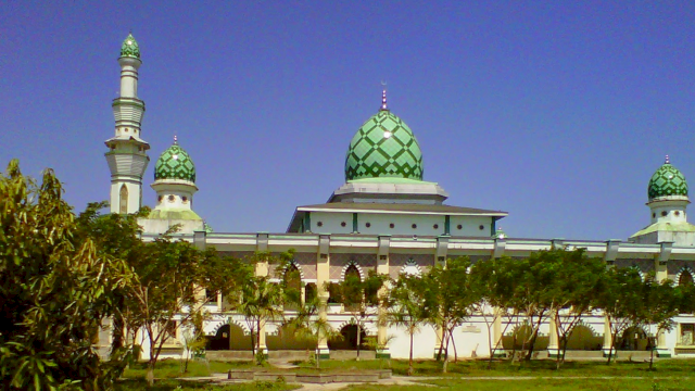 Masjid Al-Markaz Al Maarif Bone, Sulawesi Selatan. (Foto: Watampone Online)