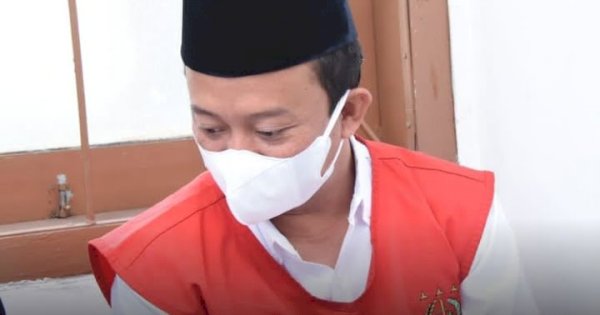 Perkosa 13 Santri, Herry Wirawan Batal Dapat Vonis Mati