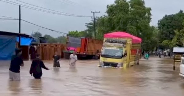 Banjir Lumpuhkan Poros Takalar dan Jeneponto 