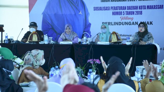 Anggota DPRD Makassar Fatma Wahyudin menggelar sosialisasi Perda Perlindungan Anak, Minggu (13/2/2022). (Foto: Abatanews/Imam)