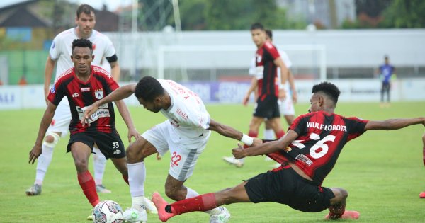 Imbang Lawan Persipura, Joop Gall Keluhkan Tingkah Pemain di Lapangan 