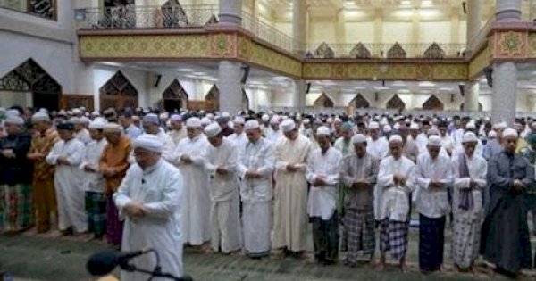 Salat Tarawih di Jawa Barat Boleh Berjamaah dan Tanpa Jarak, Bukber Juga Boleh