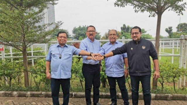 Ni'matullah salaman bersama Ilham Arief Sirajuddin, Sekjen Teuku Riefky Harsya dan Kepala BPOKK Herman Khaeron. (Istimewa) 