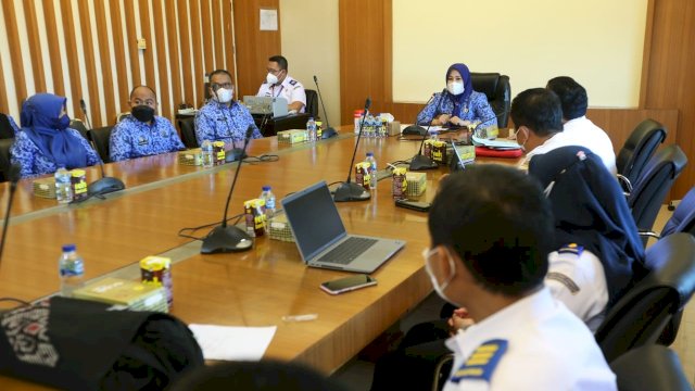 Rombongan Direktorat KPLP Ditjen Perhubungan Laut Kemenhub RI, saat menemui Wakil Wali Kota Makassar, Fatmawati Rusdi di Balaikota Makassar, Kamis (17/4/2022). (Abatanews/Azwar)