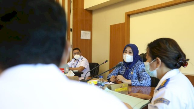 Wakil Wali Kota Makassar, Fatmawati Rusdi menerima Rombongan Direktorat KPLP Ditjen Perhubungan Laut Kemenhub RI di Balaikota Makassar, Kamis (17/4/2022). (Abatanews/Azwar)