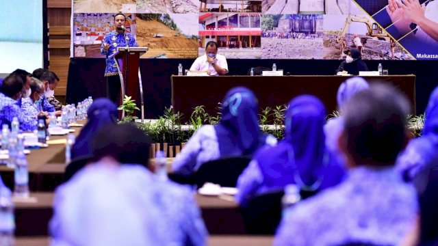 Gubernur Sulsel, Andi Sudirman dalam Forum Organisasi Perangkat Daerah Dinas Pekerjaan Umum dan Tata Ruang (PUTR) Tahun 2022 di Hotel Four Points by Sheraton, Kamis (17/3/2022). (Dok. Abatanews) 