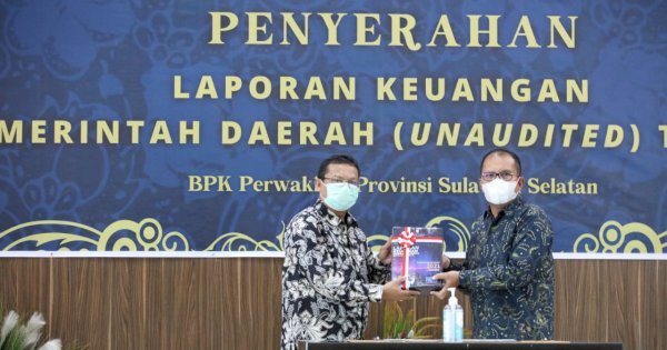 Wali Kota Danny Serahkan LKPD 2021, Harap Makassar Bisa Pertahankan Nilai