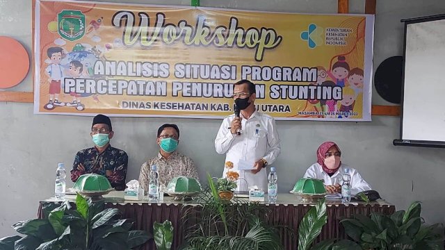 Kepala Bappelitbangda, Alauddin Sukri saat membuka workshop percepatan penanganan stunting. (Foto: Pemkab Lutra)