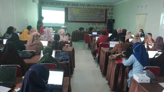 Pemerintah Daerah (Pemda) Kabupaten Luwu Utara melakukan upaya untuk mempercepat penurunan stunting di daerah berjuluk Bumi La Maranginang tersebut dengan menggelar kegiatan pelaksanaan aksi 2, berupa penyusunan rencana kegiatan percepatan penurunan stunting, baru-baru ini di Aula Hotel Bukit Indah, Masamba, Senin (28/3/2022). 