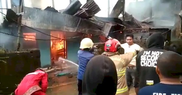 Tidak Terima Rumahnya di Eksekusi, Warga di Makassar Pilih Bakar Rumah