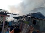 Kebakaran Melanda Rumah Penjualan Ayam Potong di Makassar