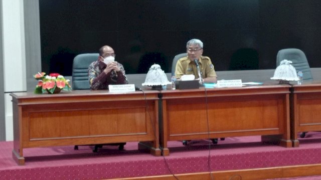 Badan Kepegawaian Daerah (BKD) Provinsi Sulawesi Selatan menerima kunjungan kerja perwakilan Pemerintah Kabupaten Mamuju Tengah di ruang Command Center Komplek Kantor Gubernur Sulawesi Selatan, pada Senin (7/3/2022). (Foto: ABATANEWS/Wahyuddin) 