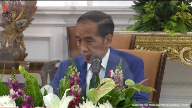 Presiden Jokowi memberikan arahan kepada pimpinan Otorita IKN yang baru dilantik di Istana Negara, pada Kamis (10/3/2022). (Tangkapan layar YouTube Sekretariat Presiden) 