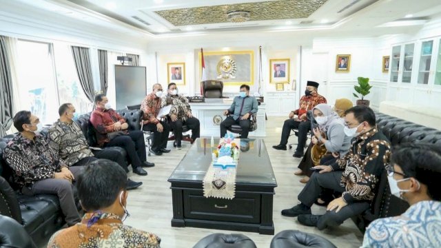 Anggota KPU dan Bawaslu terpilih bertemu dengan Wakil Ketua DPR RI Muhaimin Iskandar. (Foto: Instagram @cakiminwow) 