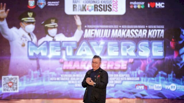 Executive Chairman and CEO, Daniel Surya paparkan konsep Metaverse dihadapan peserta Rapat Koordinasi Khusus (Rakorsus) 2022 menuju Makassar Kota Metaverse, yang digelar di Hotel Four Points of Sheraton, pada Selasa (15/03/2022). (Foto: ABATANEWS/Wahyuddin) 