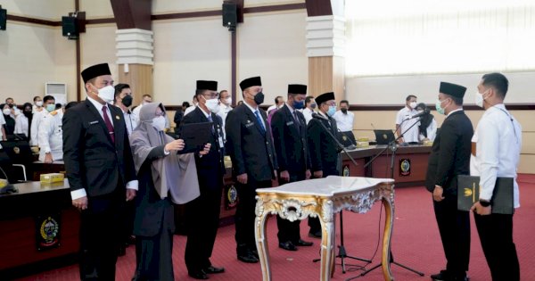 Gubernur Andi Sudirman Lantik 6 Pejabat Hasil Lelang Jabatan