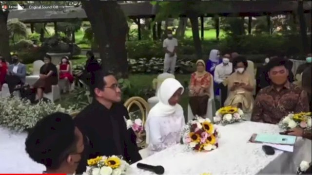 Stafsus Jokowi, Ayu Dewi menikah dengan Gerald, pada Jumat (17/3/2022). (Tangkapan layar YouTube Ayu Dewi Kartika) 