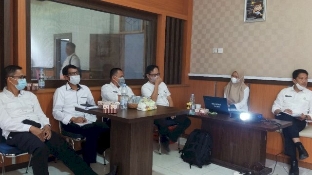 Rapat Persiapan Menyambut Kedatangan Tim Verlap Provinsi, Rabu (23/3/2022), di Sekretariat Tim Pelaksana Warkop Indah. (Foto: ABATANEWS/Wahyuddin) 